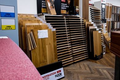 Podlahy POKER Olomouc - vzorkov&aacute; prodejna - dřevěn&eacute; podlahy